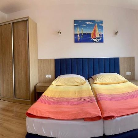 Jantar Hotel Острово Екстериор снимка