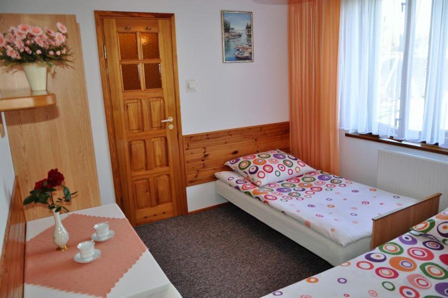 Jantar Hotel Острово Екстериор снимка