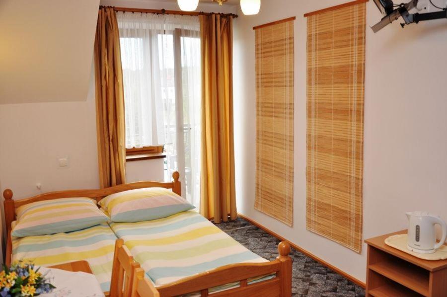 Jantar Hotel Острово Екстериор снимка