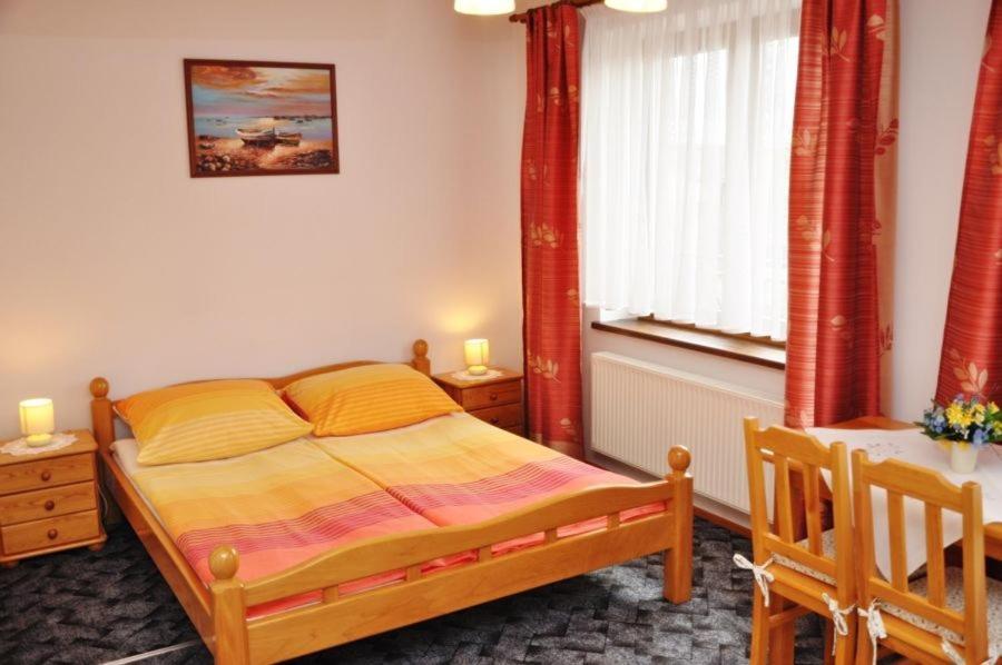 Jantar Hotel Острово Екстериор снимка