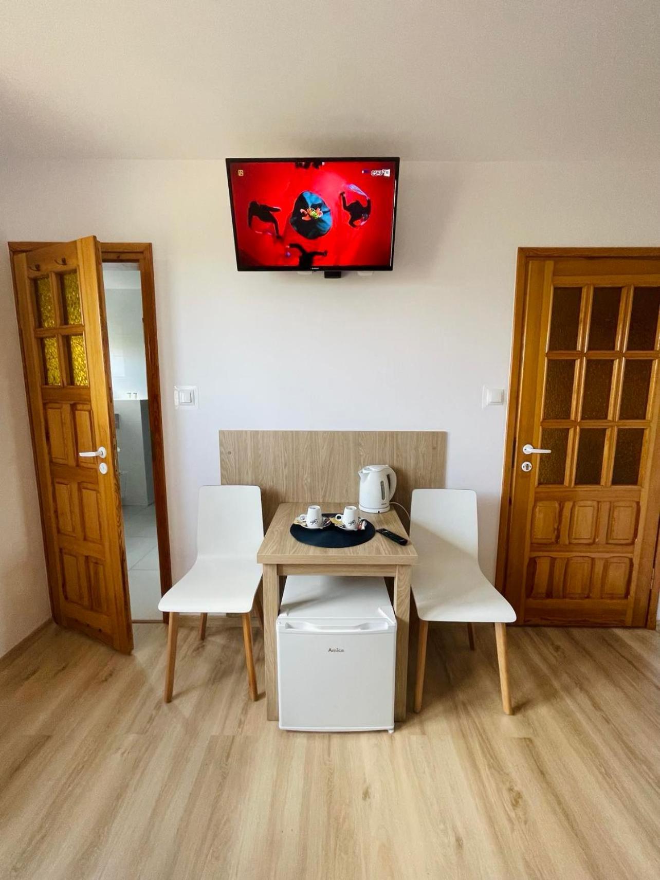 Jantar Hotel Острово Екстериор снимка